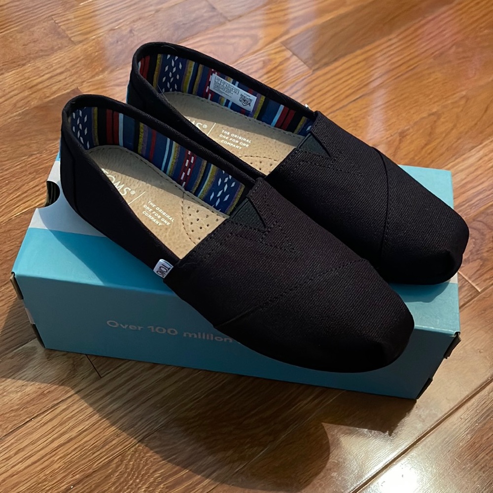 NWT Black Canvas Toms